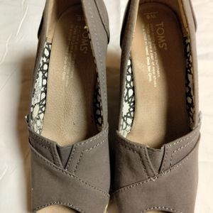 TOMS peep toe wedges in gray